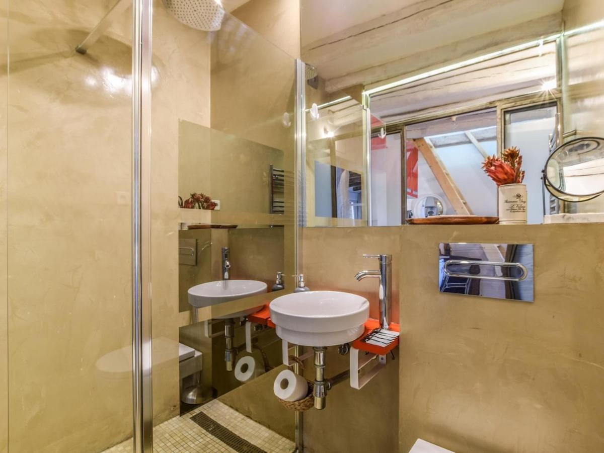 Apartamento En La Plaza De Lavapies Para 4 Personas Madrid Exteriör bild